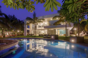 Villa Capri by StayVista - Featuring a swimming pool, mountain view, snooker table, and a relaxing jacuzzi